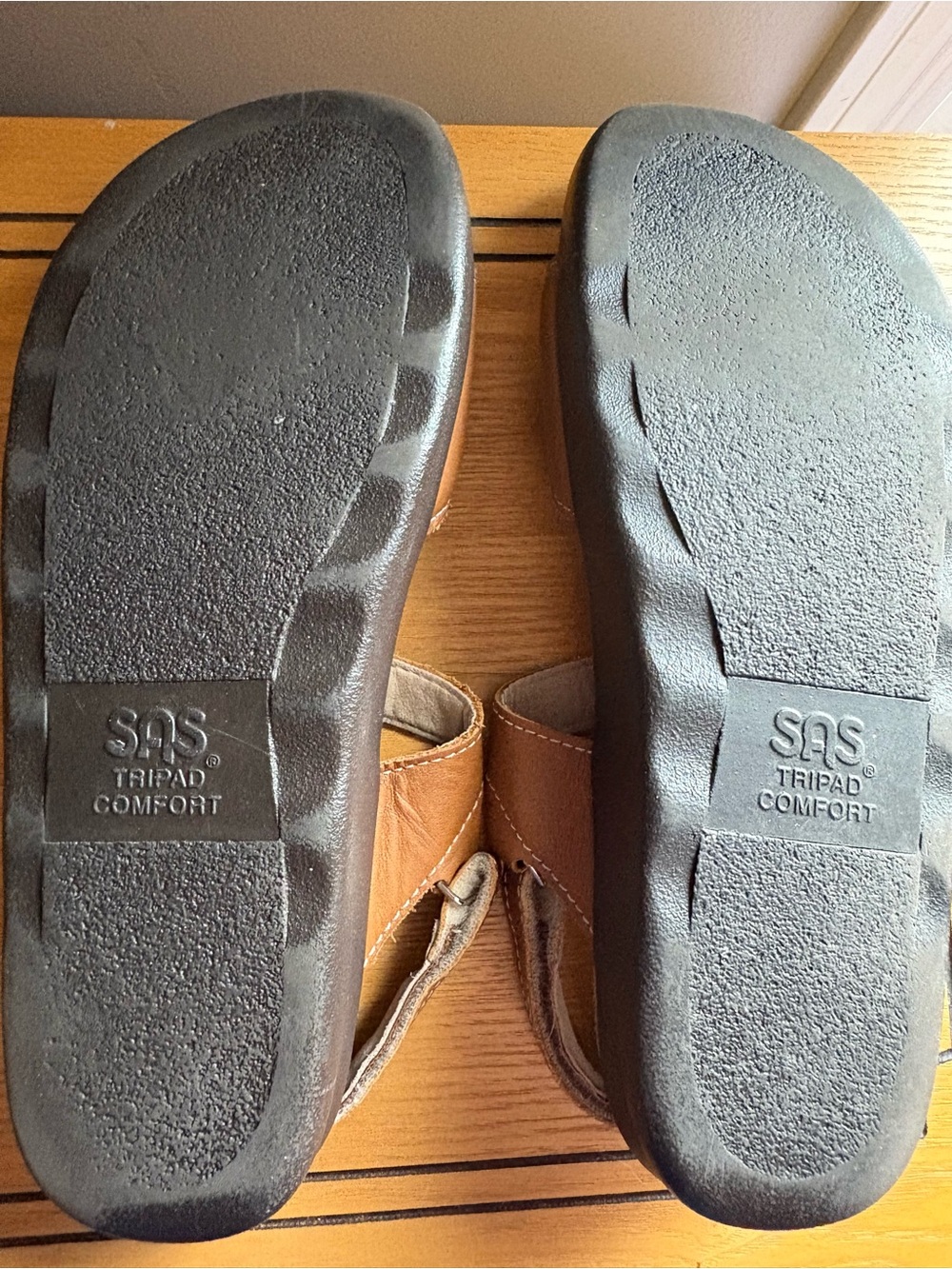 SAS Brown Leather T-Strap Sandals - Picture 9 of 11